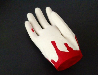 halloween hand, plaster hand, how to make a halloween hand, halloween craft, severed hand for halloween costume
