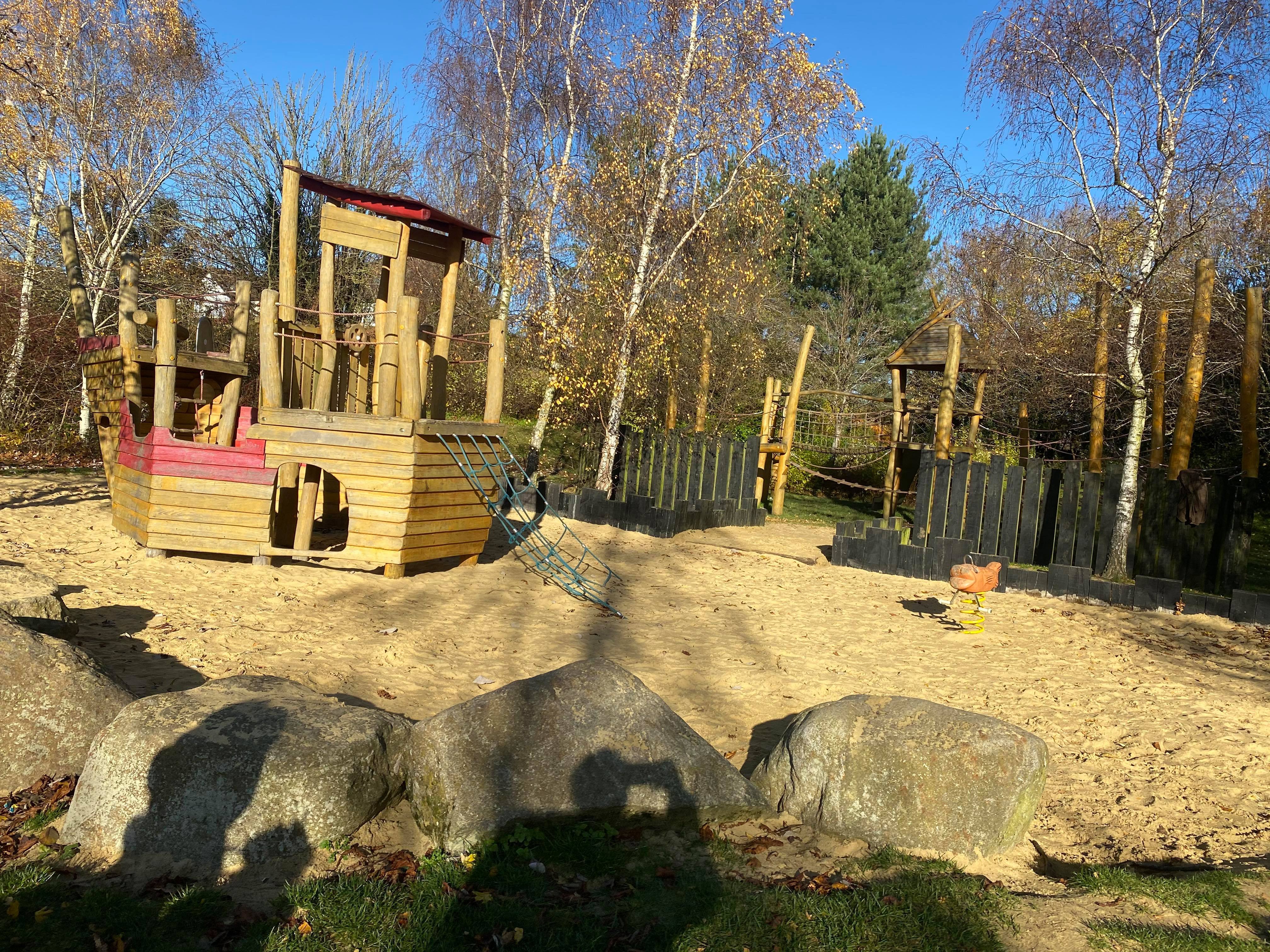 pirate park loughton milton keynes, milton keynes mum blogger, loughton play park milton keynes