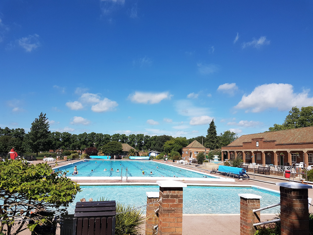 Hitchin outdoor swimming pool - Red Kite Days