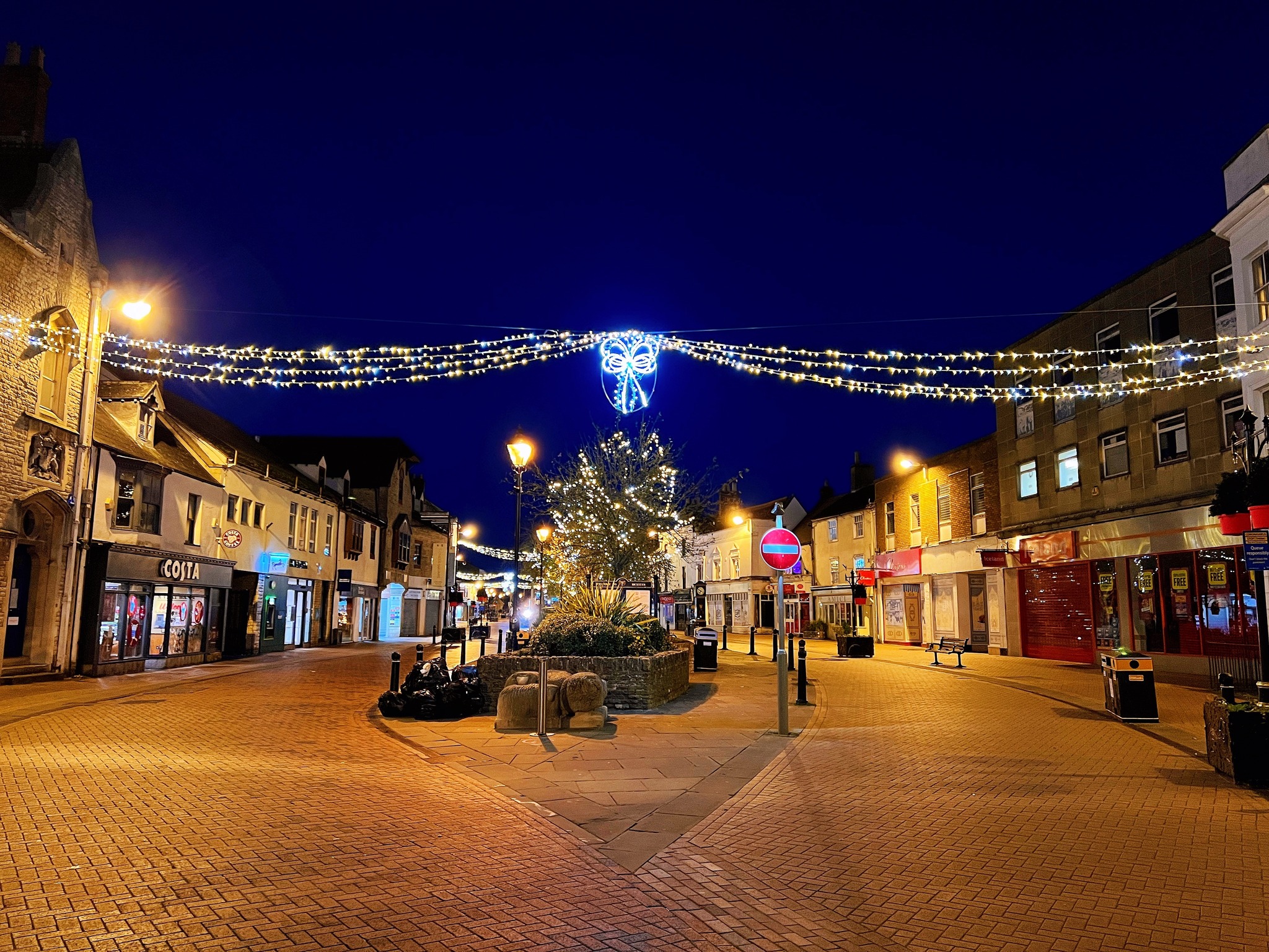 Bicester Christmas Lights Switch On 2022 - Red Kite Days