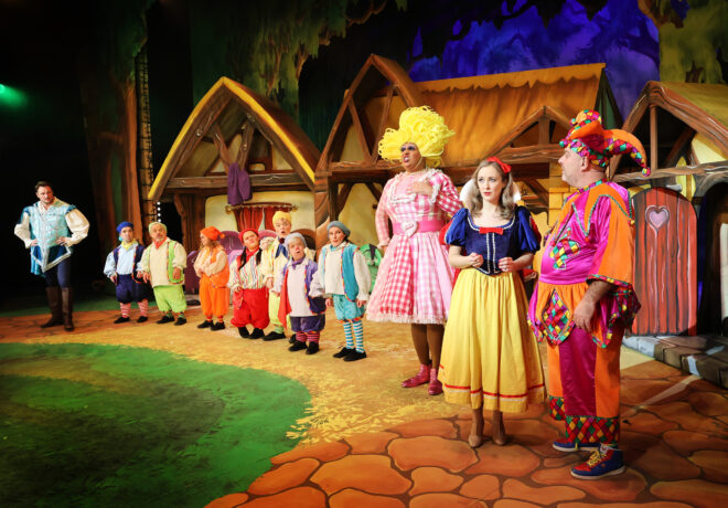 Snow White and the Seven Dwarfs Panto at Aylesbury Waterside Theatre ...